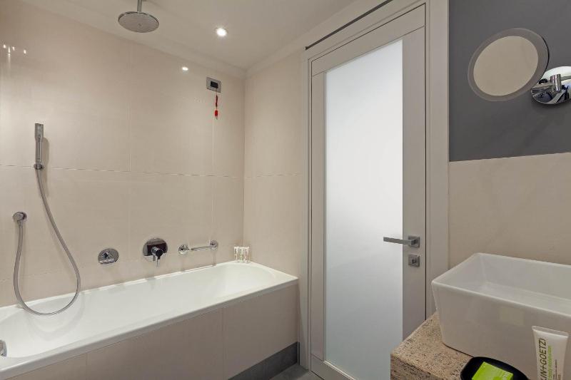 Superior Twin Room, Smaller Guest room, 2 Twin/Single Bed(s) image 4