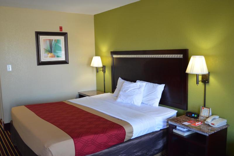 King Room - Non-Smoking image 3