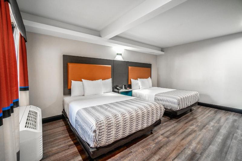 Queen Room with Two Queen Beds - Accessible/Non-Smoking  image 3