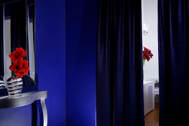 Junior Suite with City View image 3