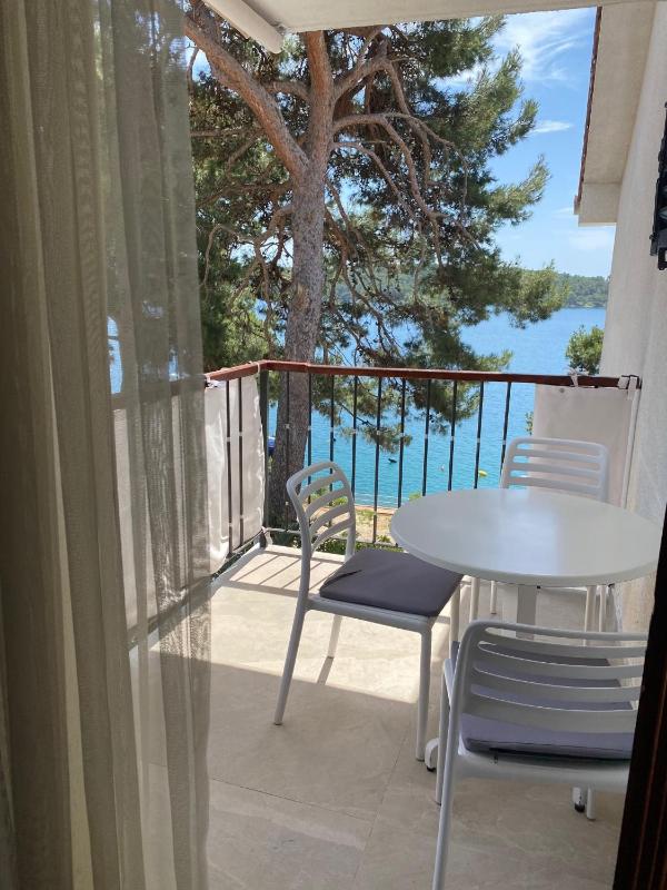 One-Bedroom Apartment with Terrace and Sea View image 3