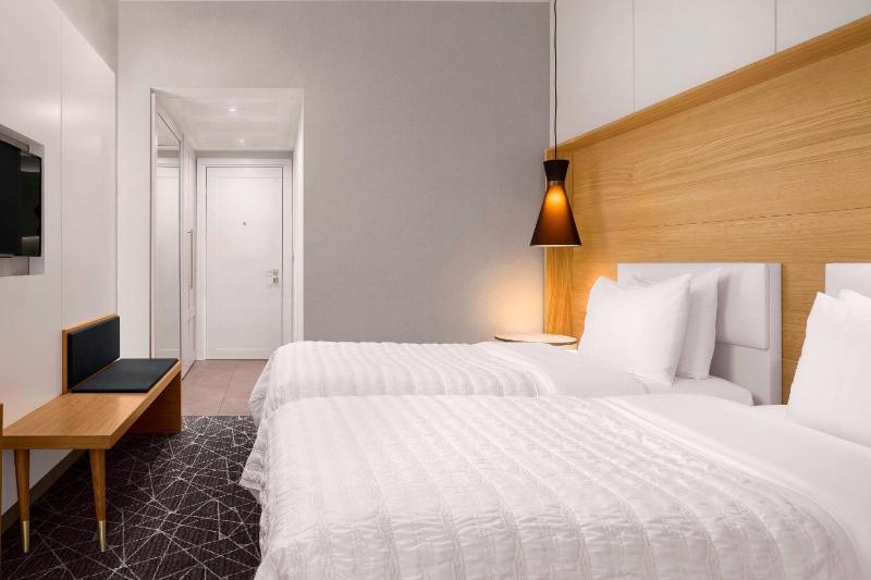 Deluxe Twin Room, Larger Guest room, 2 Twin/Single Bed(s) image 3