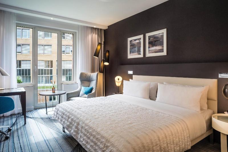 Deluxe King Room  image 1