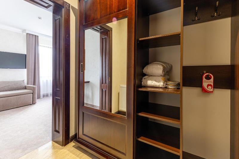 Standard Double Room with Spa Access  image 3