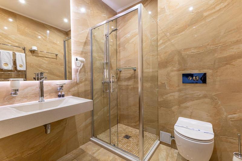 Standard Double Room with Spa Access  image 2