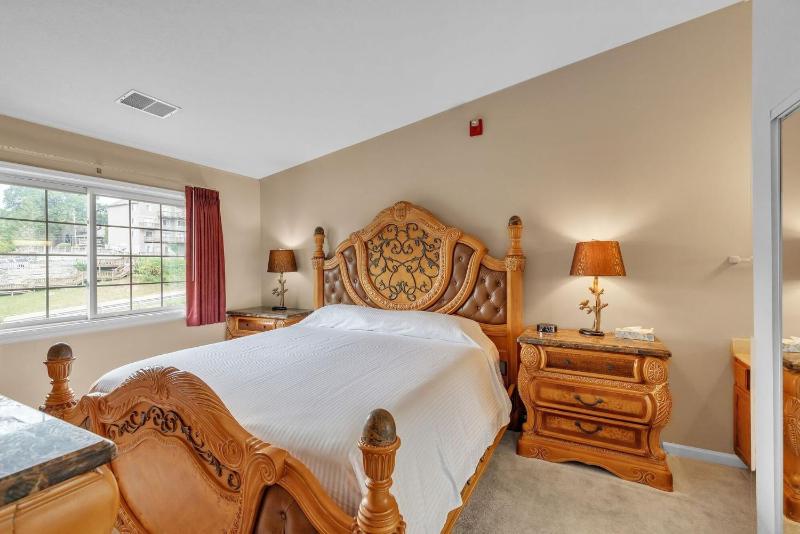 One-Bedroom Suite image 1