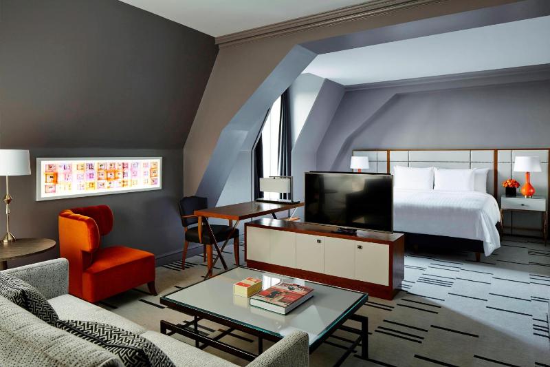 Suite with Balcony and Lounge Access image 1