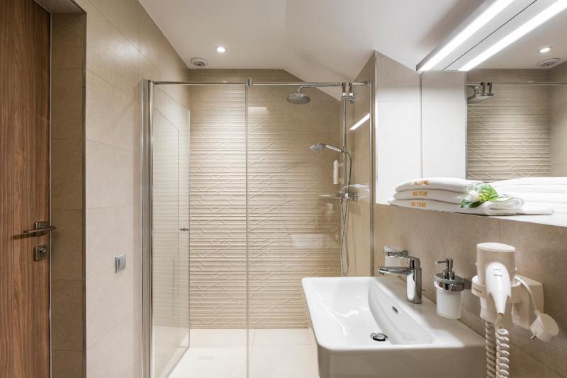 Mansard Twin Room image 4