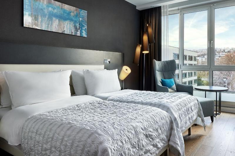 Executive Twin Room image 3