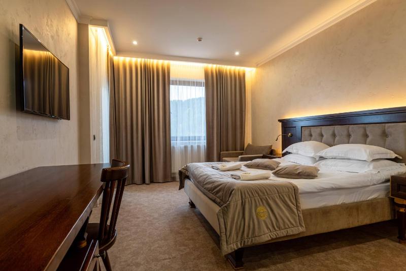 Deluxe Room with Mountain View and Spa Access image 1