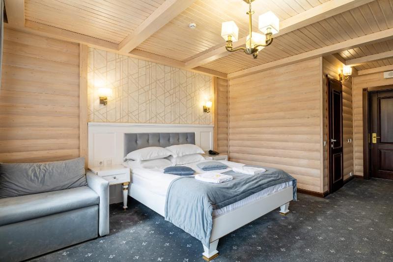 Deluxe Room with Mountain View and Spa Access image 3
