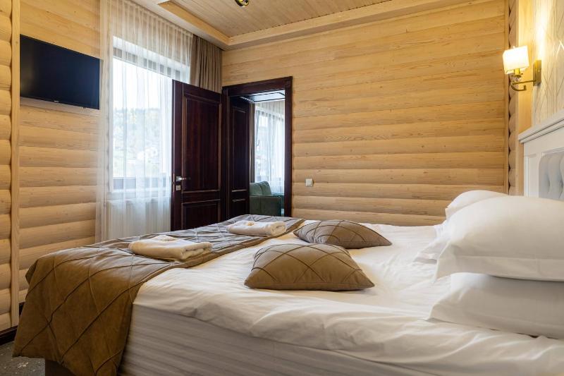 Suite with Spa Access image 2
