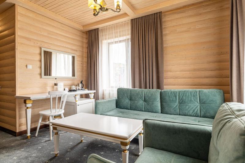 Suite with Mountain View and Spa Access image 4