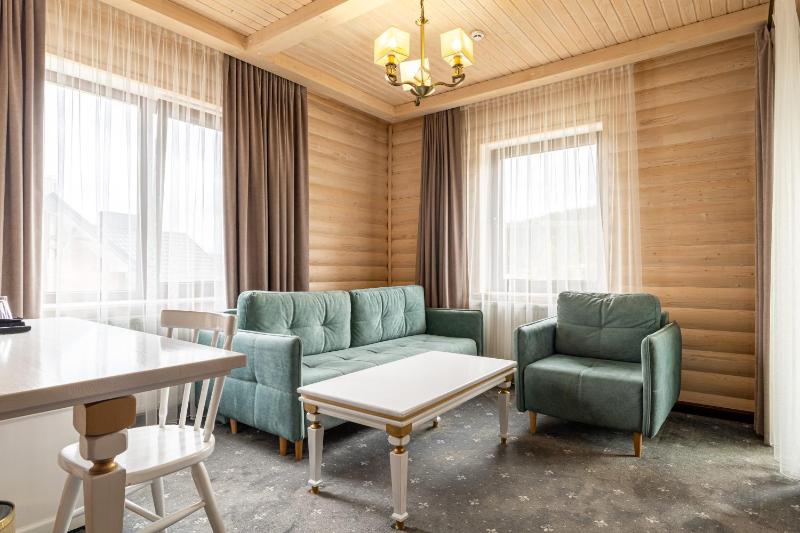 Suite with Mountain View and Spa Access image 1