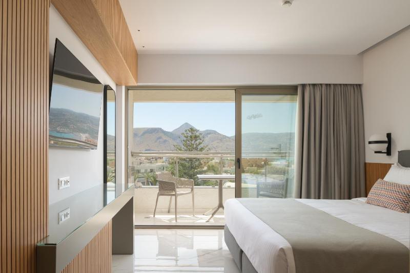 Double Room with Garden View image 3