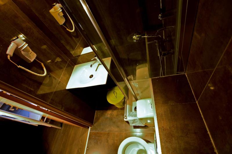 Bed in 4-Bed Mixed Dormitory Room image 4