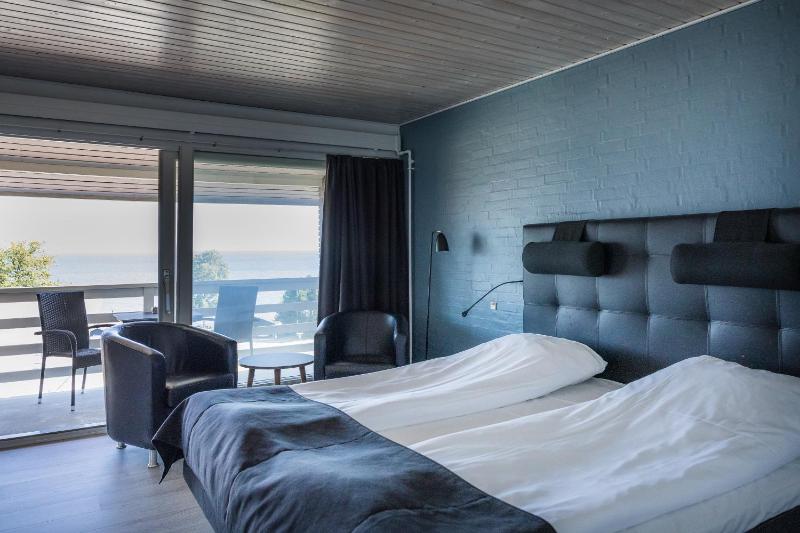 Double Room with Sea View image 3