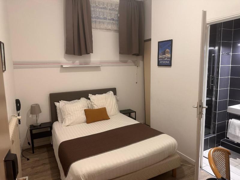 Economy Double Room image 3
