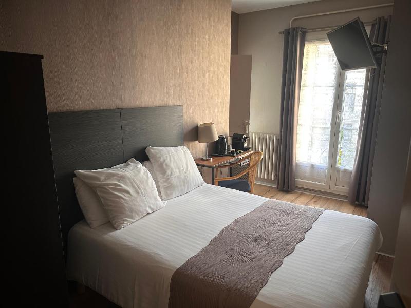 Double Room image 4