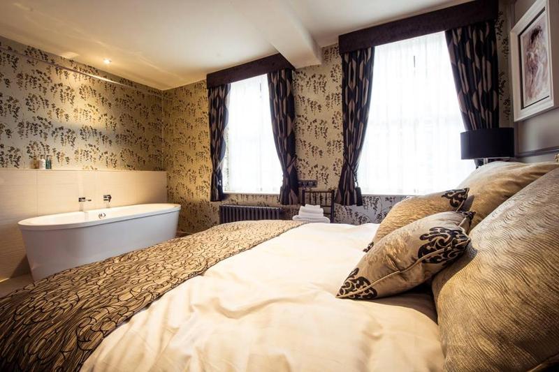 Deluxe Double Room image 2