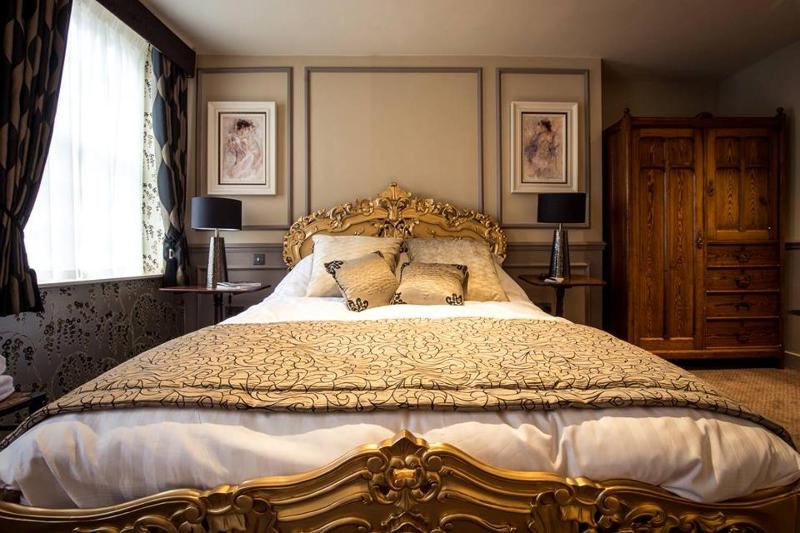 Deluxe Double Room image 4