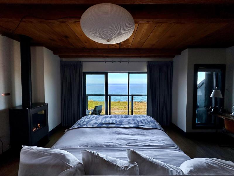 Room with Ocean View image 2