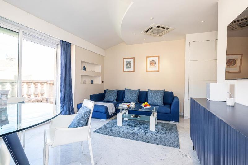Victoria Bergamote Attic with Terrace and Sea View - Happy Rentals - image 36