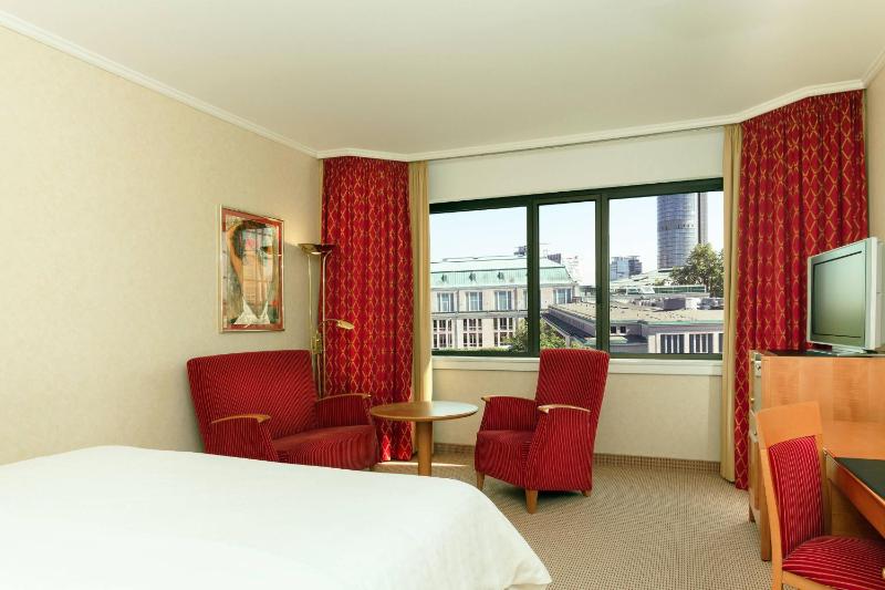 Sheraton Essen Hotel - image 47