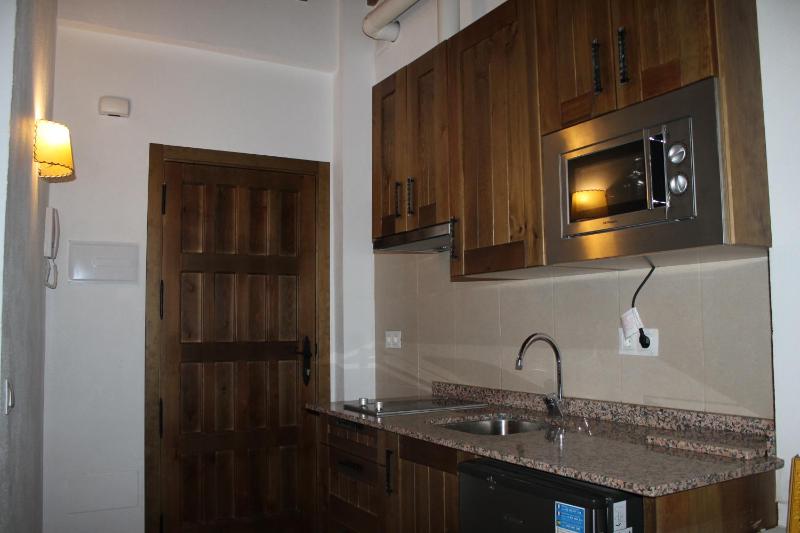 Apartment 3 image 4