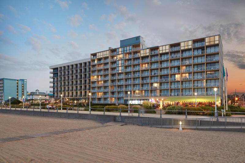 Four Points by Sheraton Virginia Beach Oceanfront - image 1