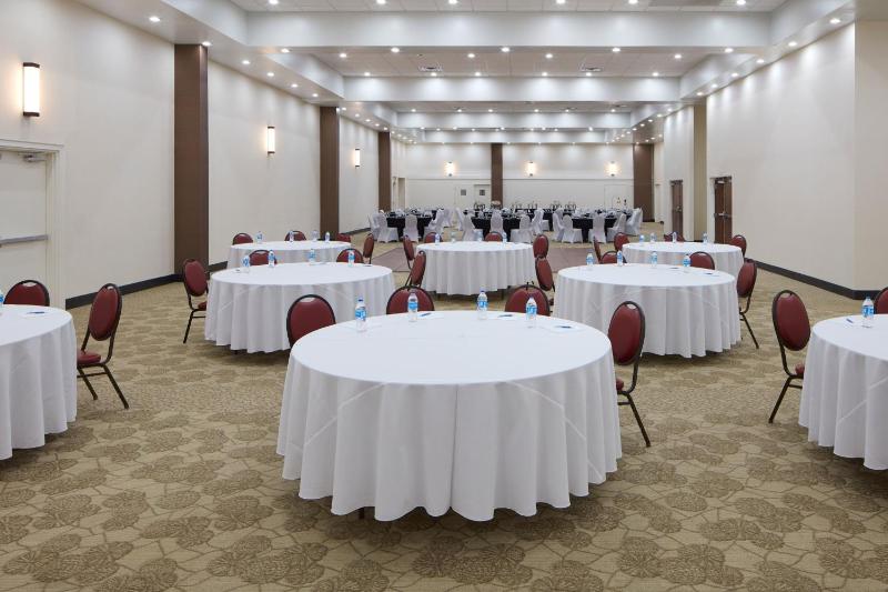 Four Points by Sheraton Virginia Beach Oceanfront - image 6