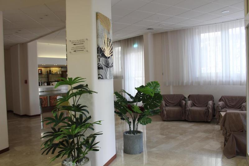 Basic Triple Room image 4