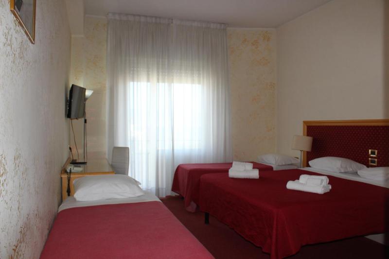 Basic Triple Room image 1