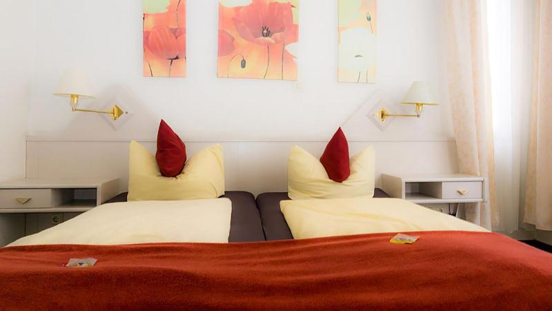 Classic Double or Twin Room image 3