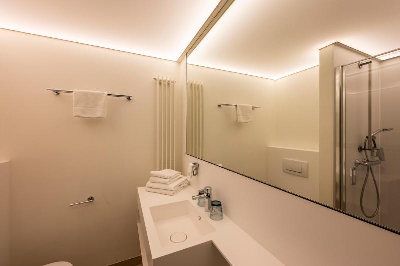 Twin Room with Sea View image 2