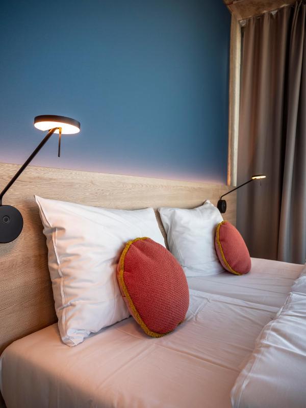 Deluxe Double Room image 3