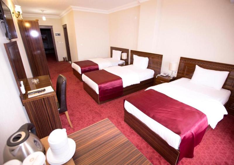 Standard Triple Room image 1