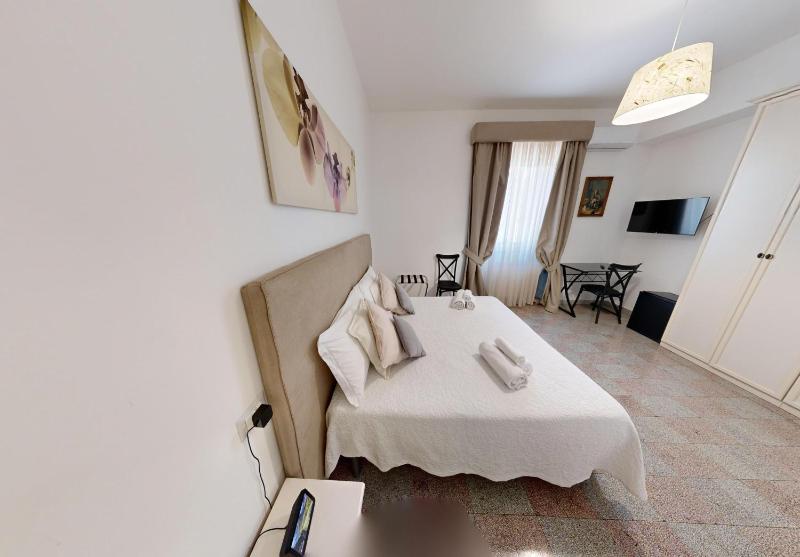 Double or Twin Room with Private Bathroom image 2