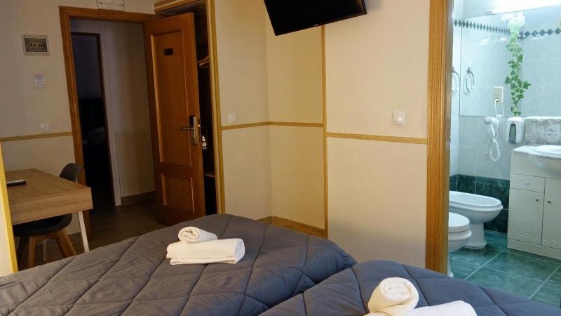 Single Room image 3