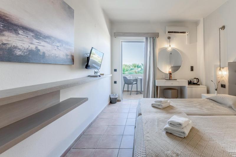  Double or Twin Room with Side Sea View image 4