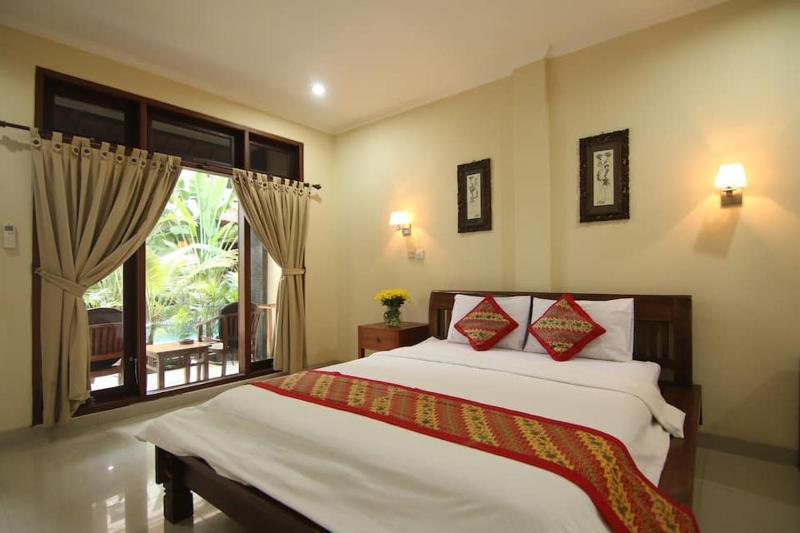 SURFARIS INN on poppies 2 - image 15