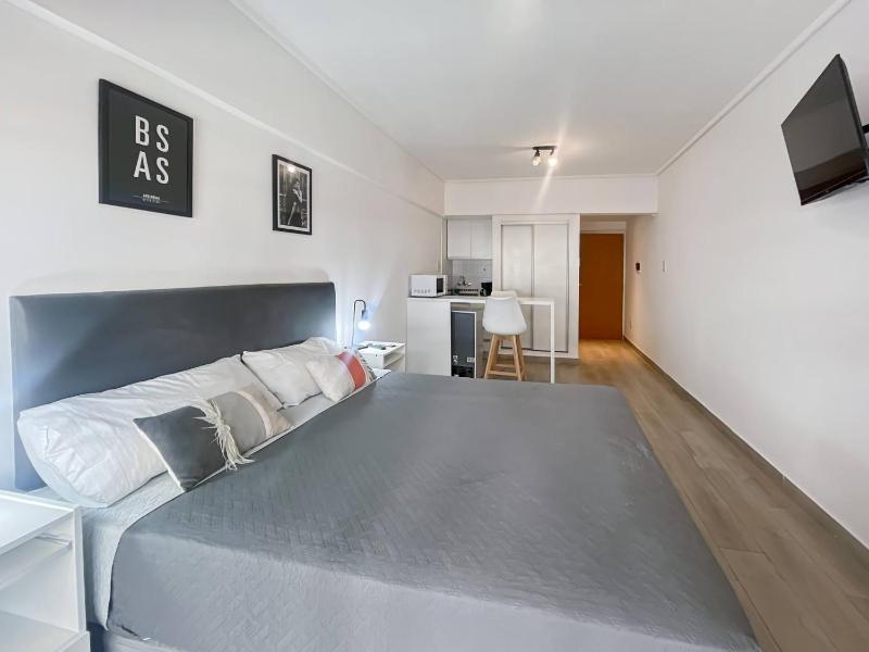 Modern Studio with Amenities and balcony in the Heart of the City - image 1