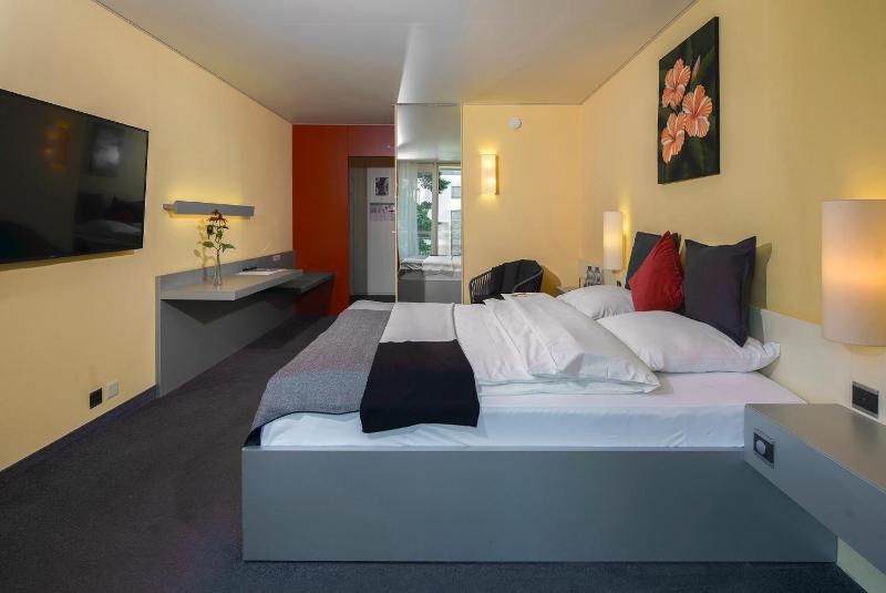 Standard Single Room image 4