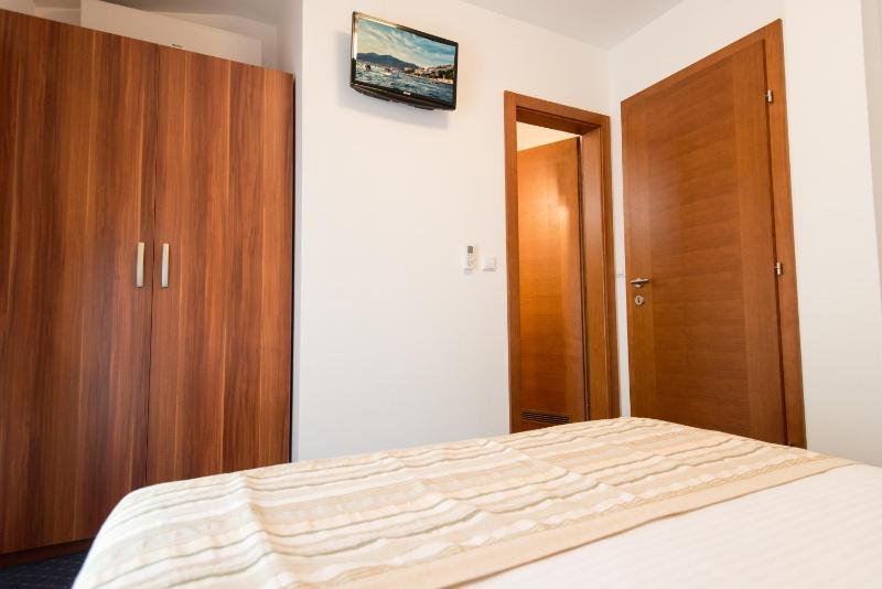 Single Room image 3