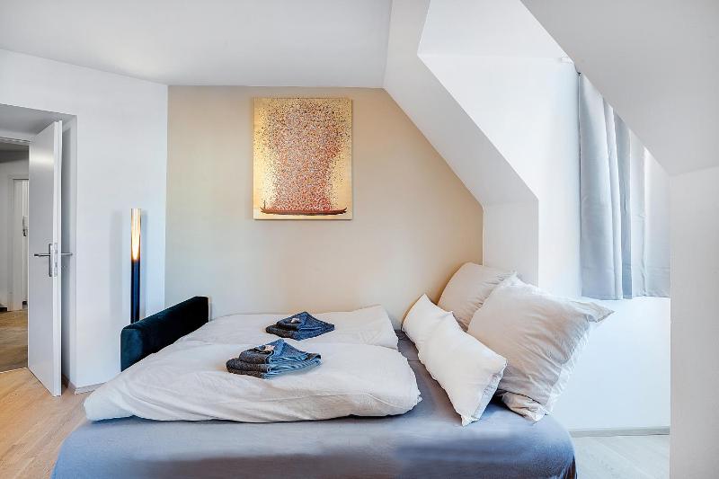 Altstadt View Suite - 2BR at Jakominiplatz & Free Parking by HERO HOMES Graz - image 15