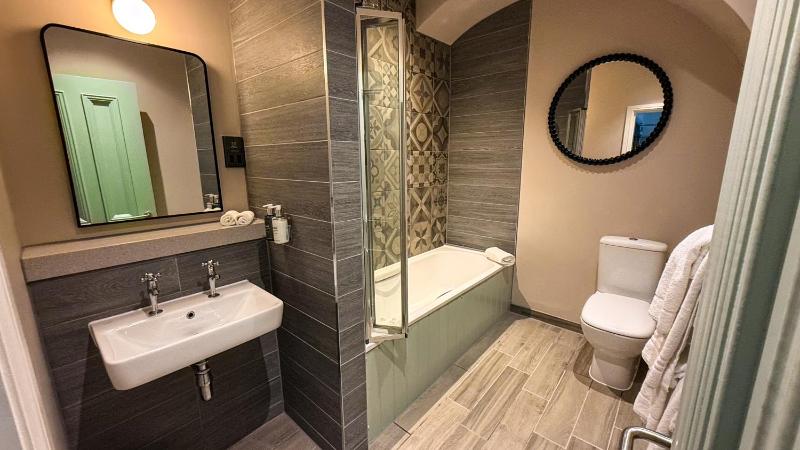 Superior King Room image 2