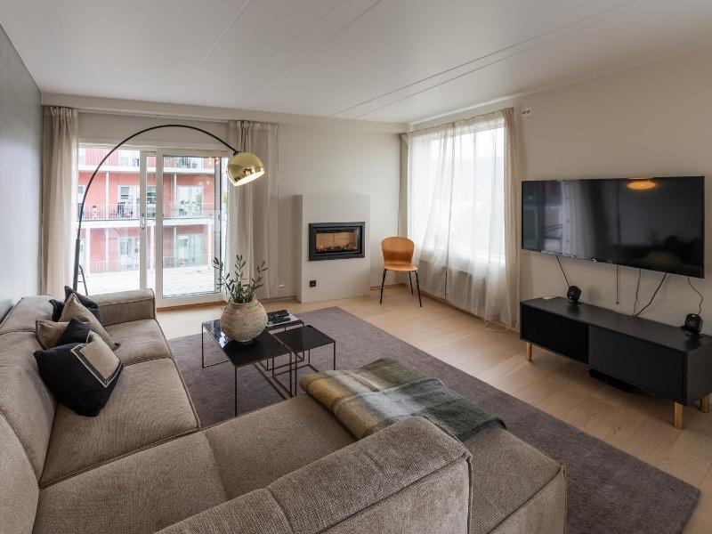City Home Aurora - image 9