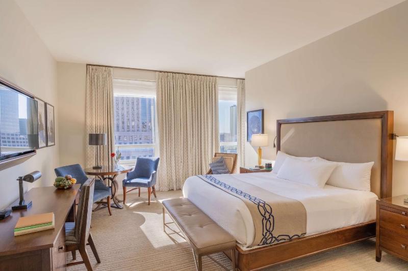Standard King Room image 4