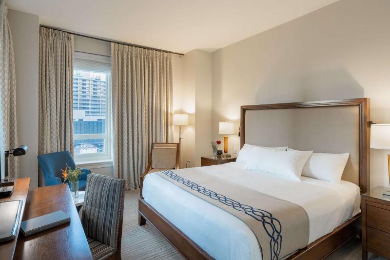 Junior Suite with King Bed image 3