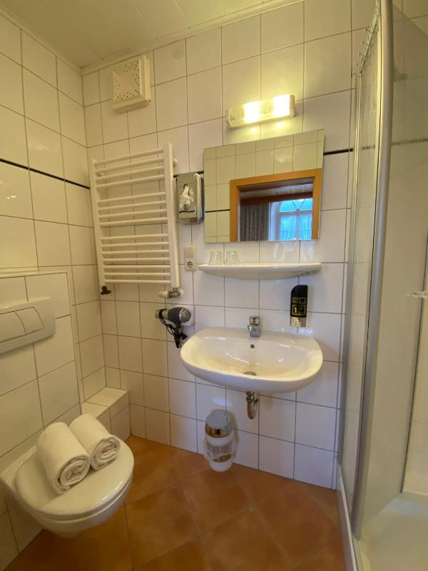 Double Room image 3